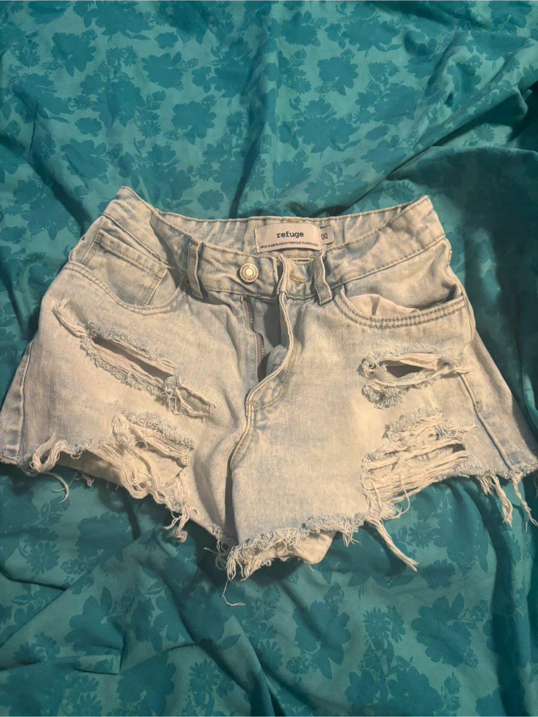 Refuge Distressed Denim Shorts - Size 00