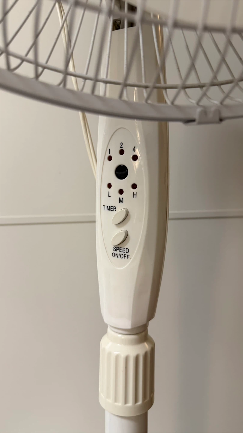 Black+Decker White Stand Fan - photo 3