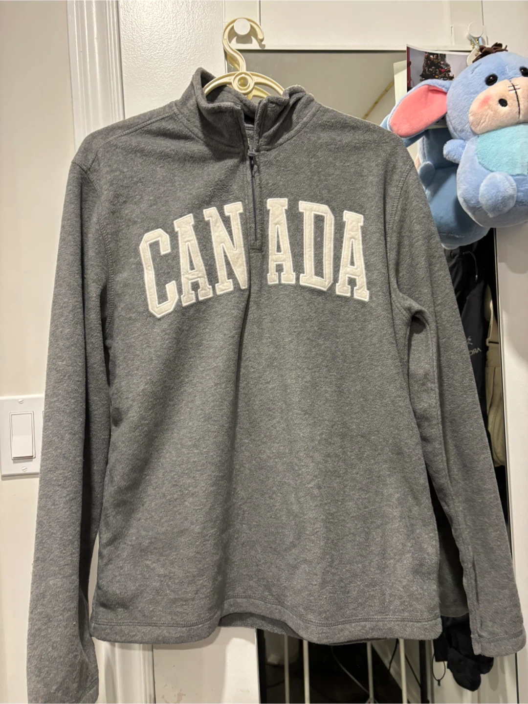 Old Navy Canada Grey Pullover - Size M