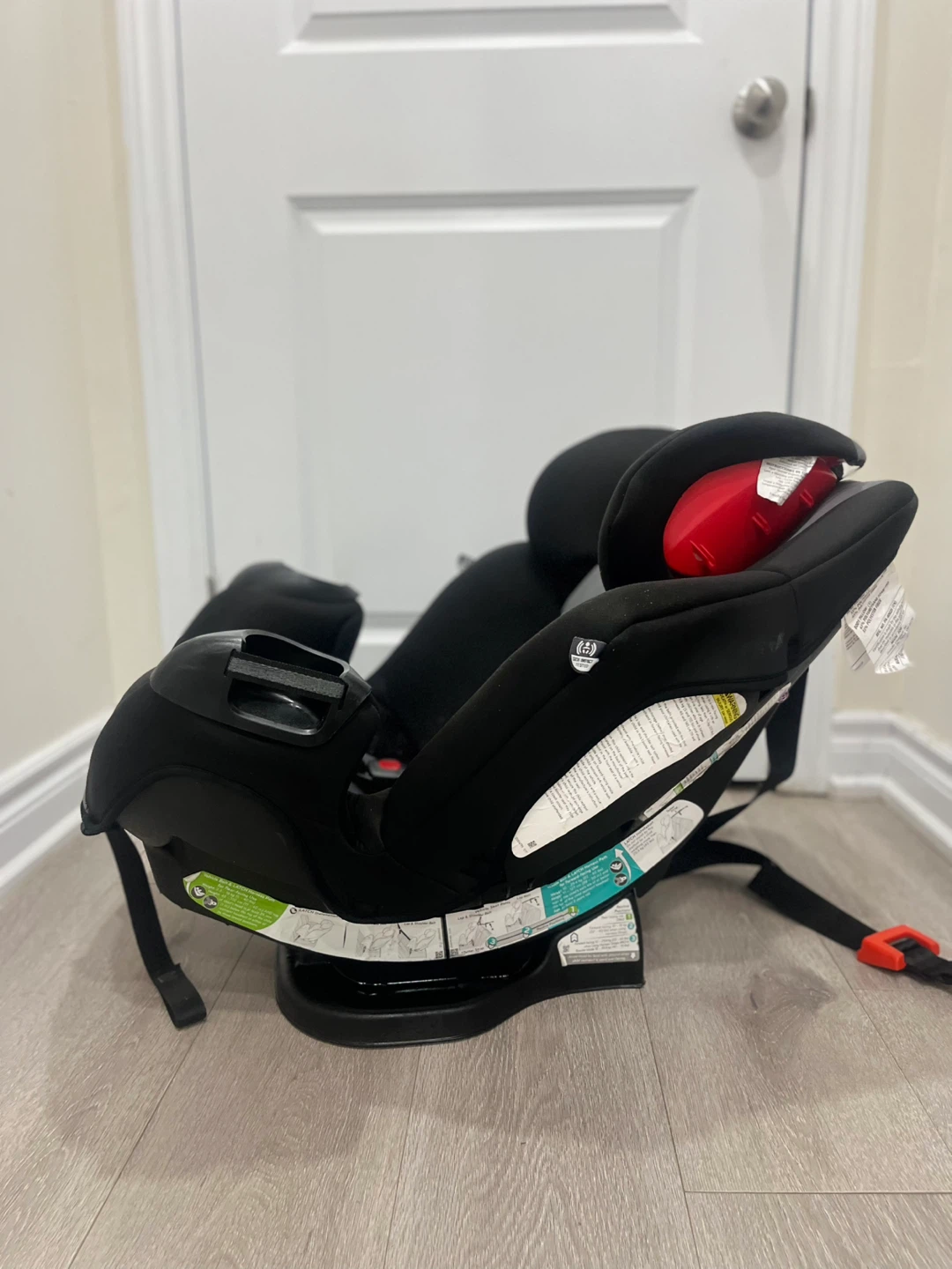 3 in 1 Evenflo Car Seat - Black & Grey - photo 4