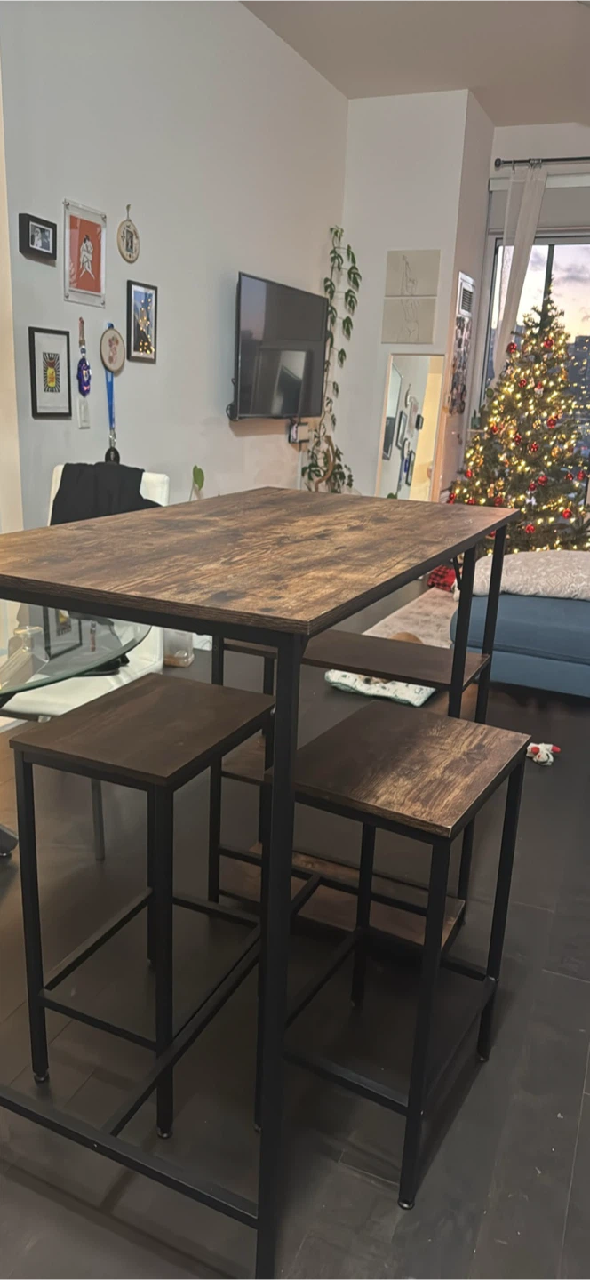 Small kitchen island with 2 Stools