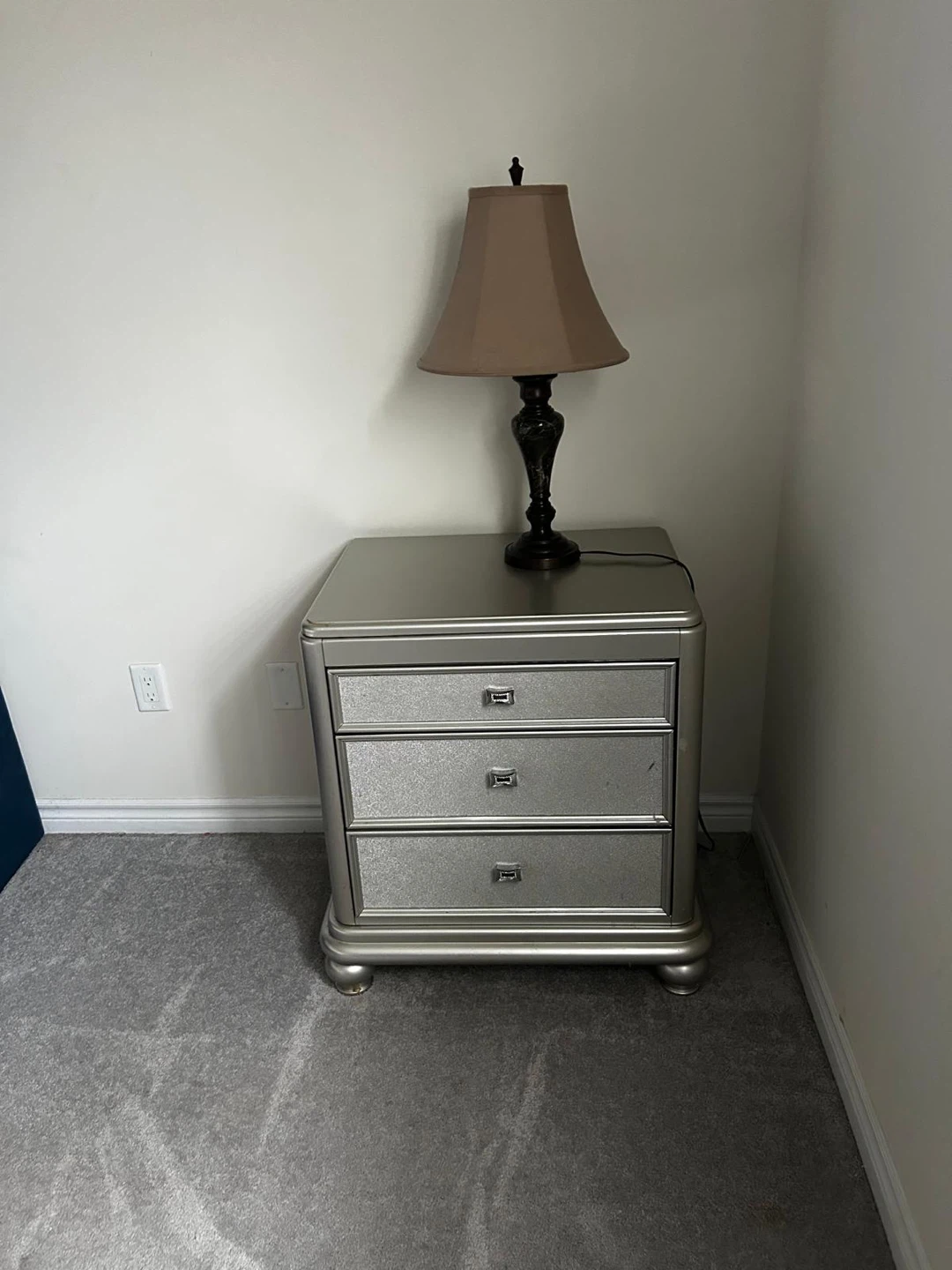 Bedroom Set - Dresser, Mirror, Chest, Nightstands, Lamp