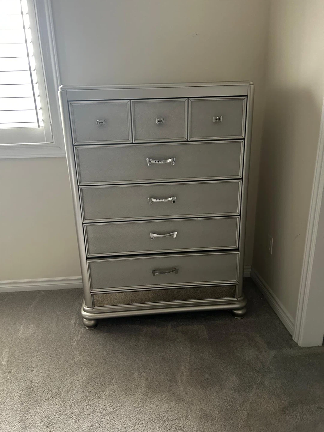 Bedroom Set - Dresser, Mirror, Chest, Nightstands, Lamp - photo 2