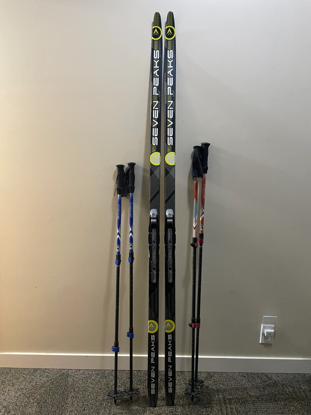 Seven Peaks Snowmatic N2 Cross Country Skis & Poles