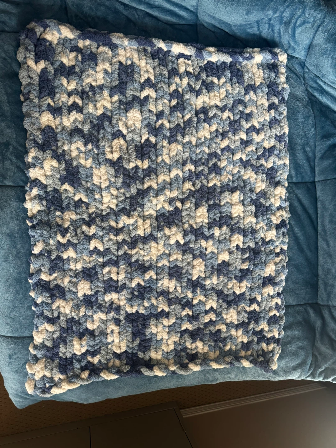 Handmade Blue & White Hand Knitted Baby Blanket - photo 2