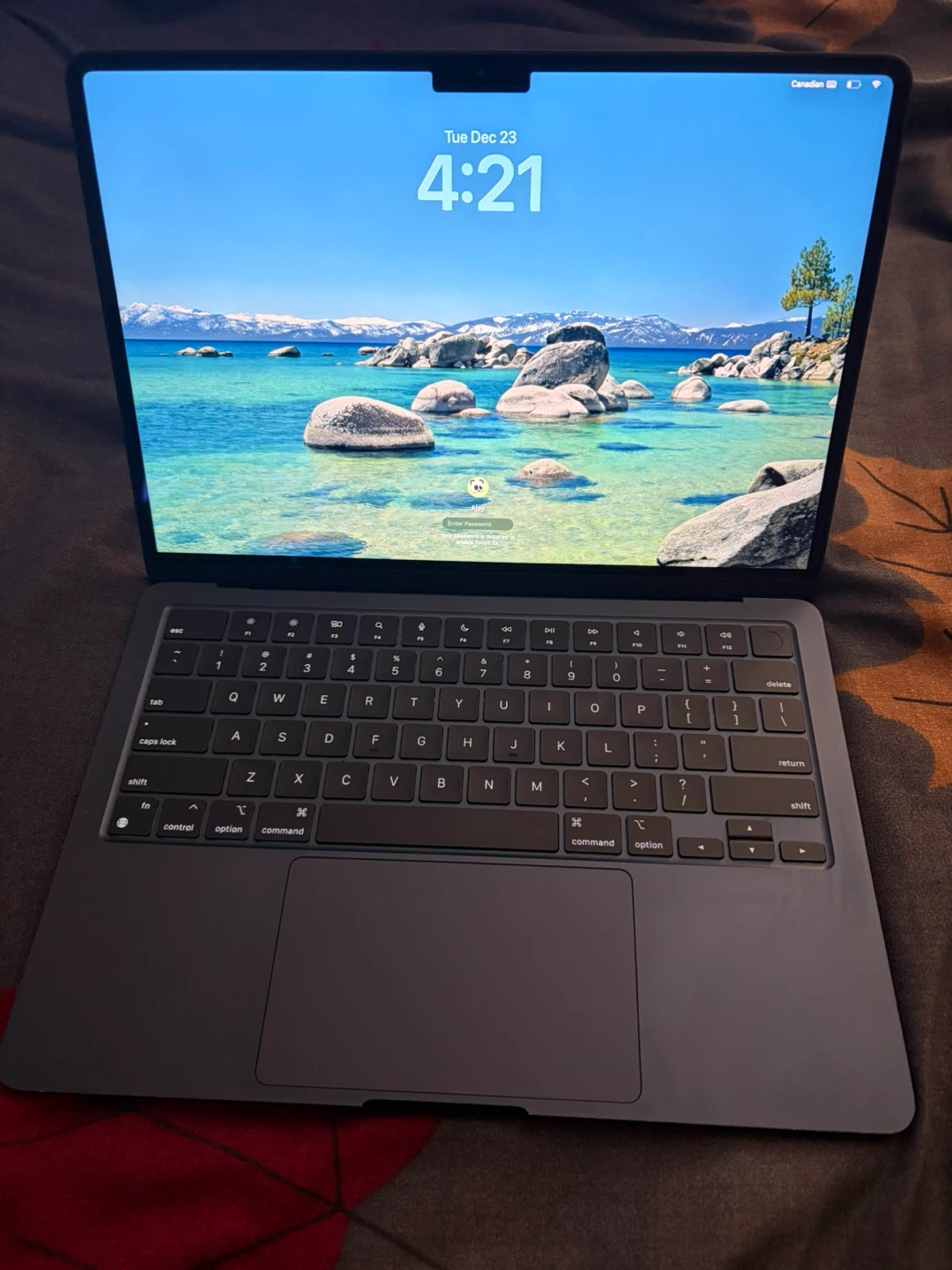 MacBook Air M2  - Excellent Condition - photo 2