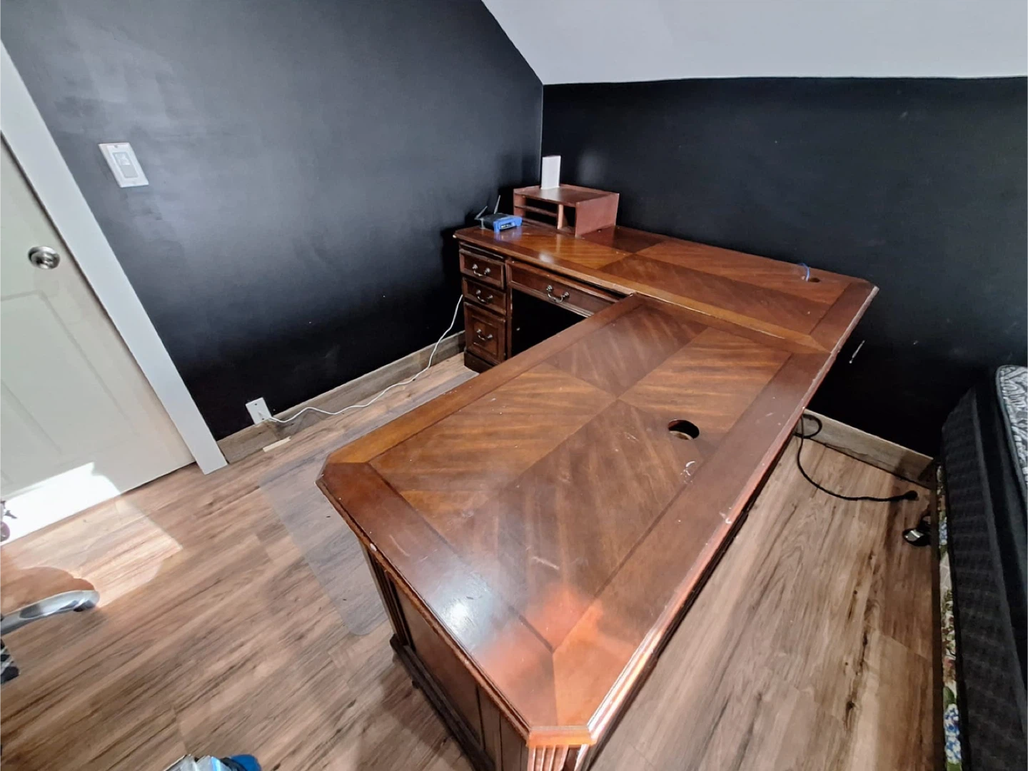 Wooden L-Shaped Desk - photo 2