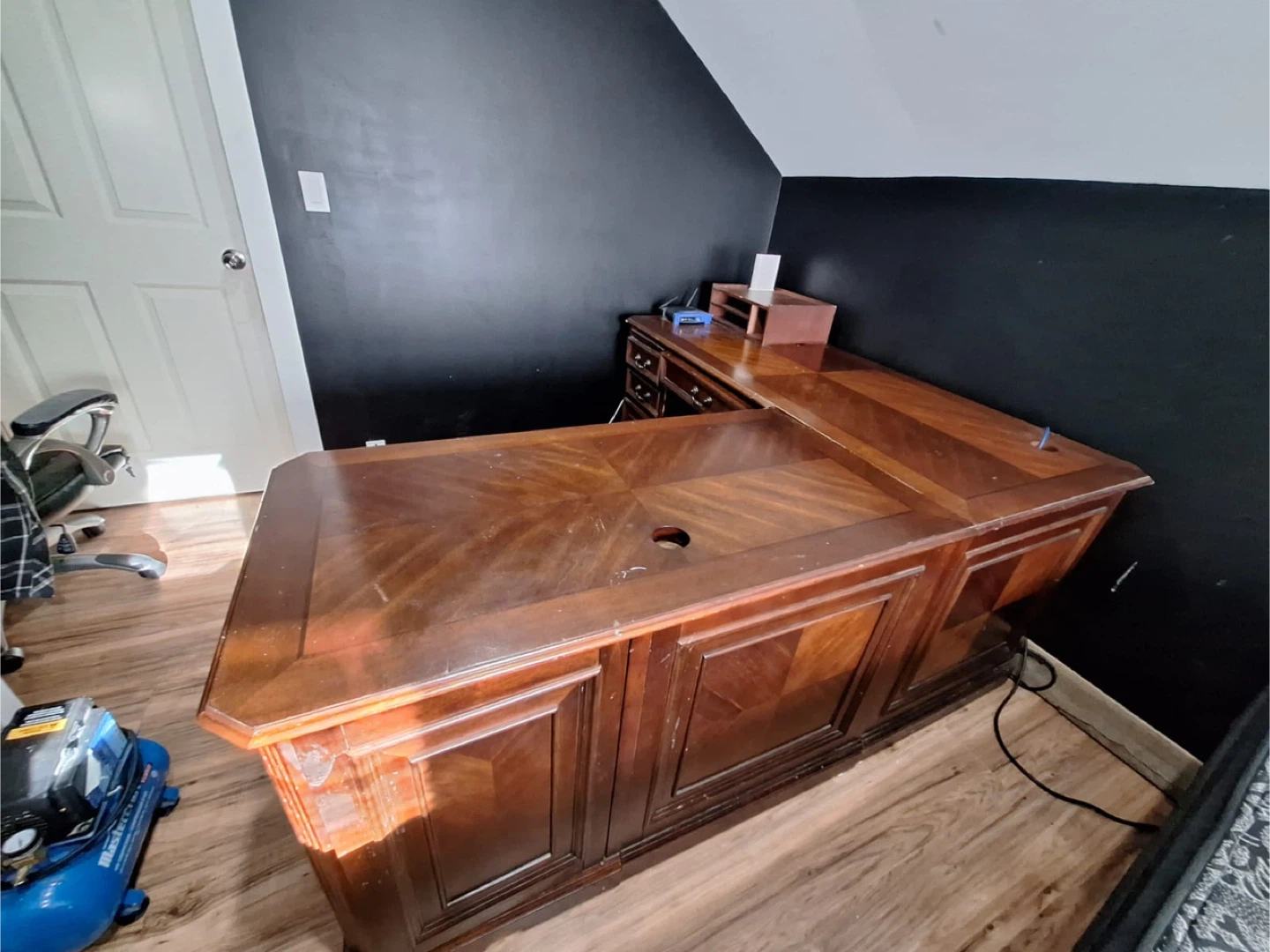 Wooden L-Shaped Desk - photo 3