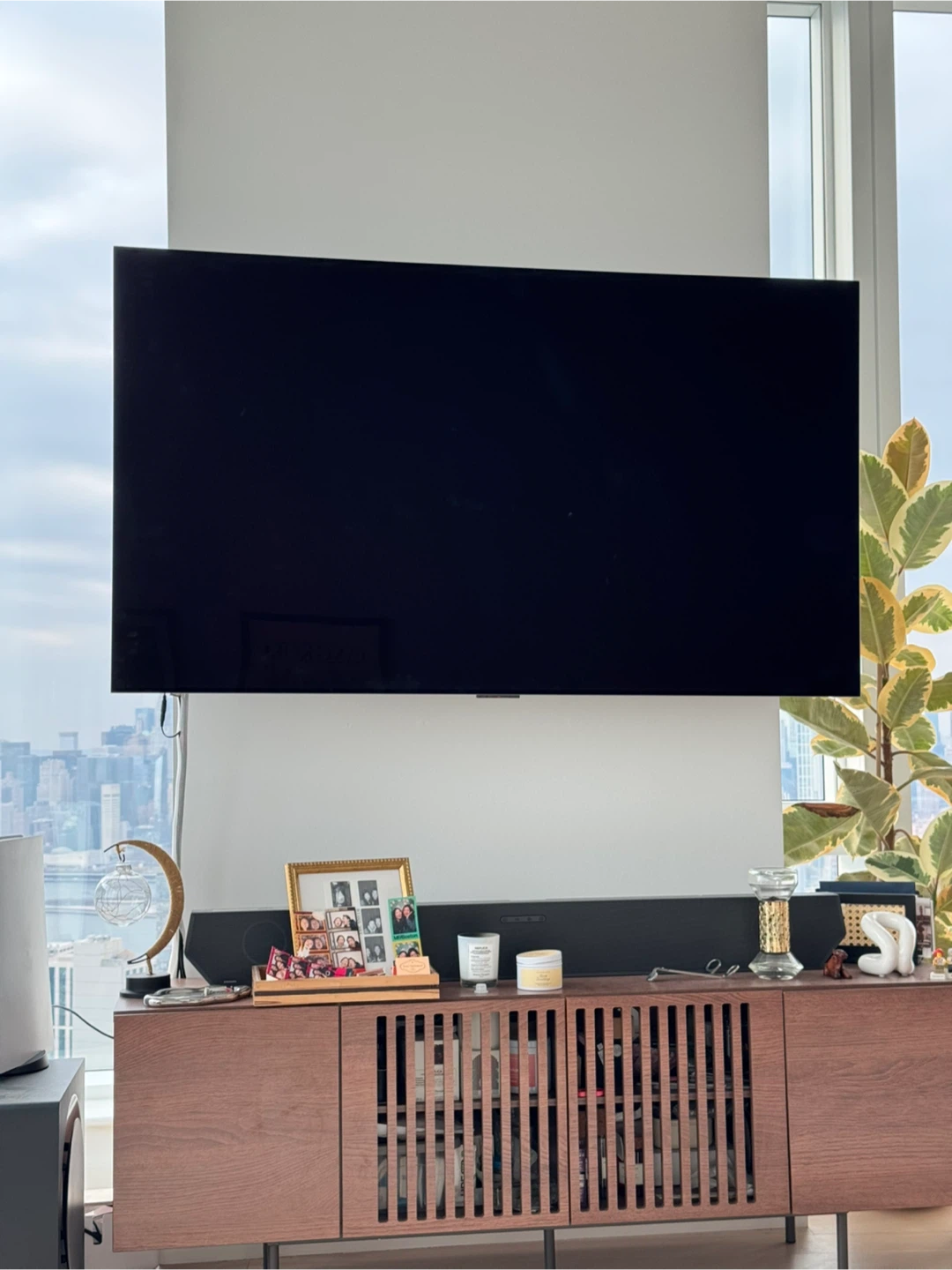 LG OLED65G3 65" OLED evo TV - photo 2