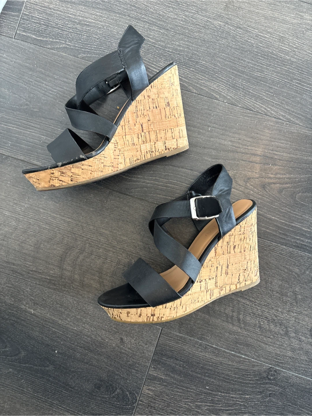 Le Chateau Black Wedge Sandals - Size 7