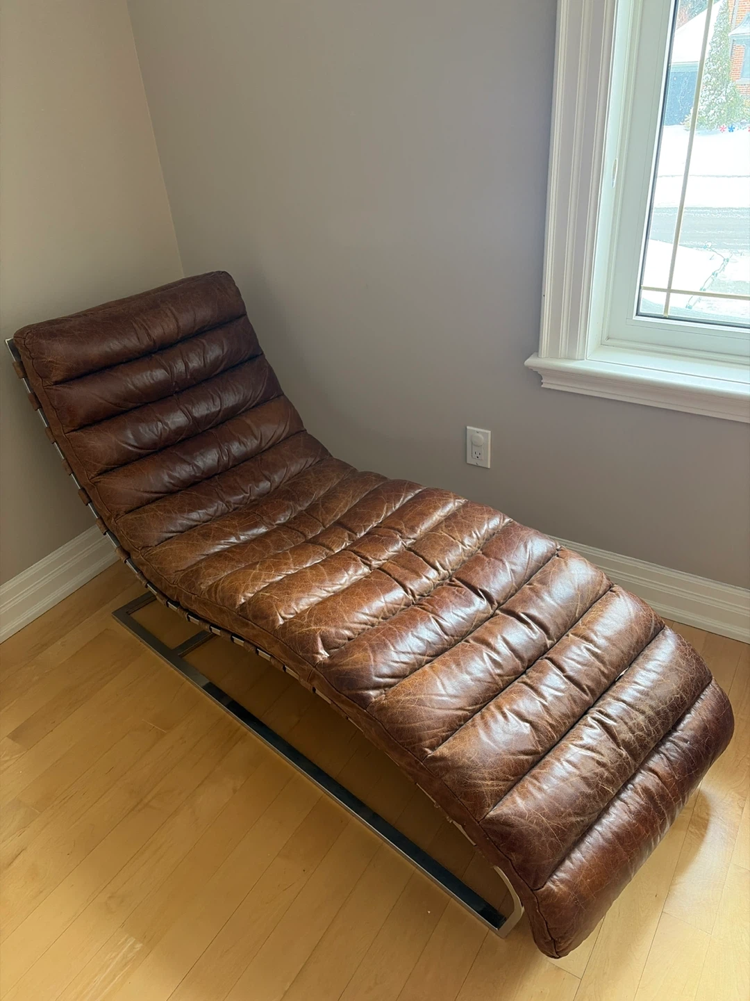 Brown Leather Chaise Lounge Chair