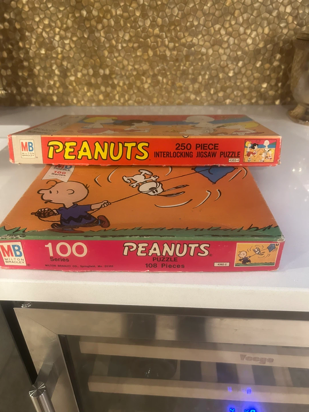 Vintage Milton Bradley Peanuts Puzzles - 100 & 250 Pieces - photo 2