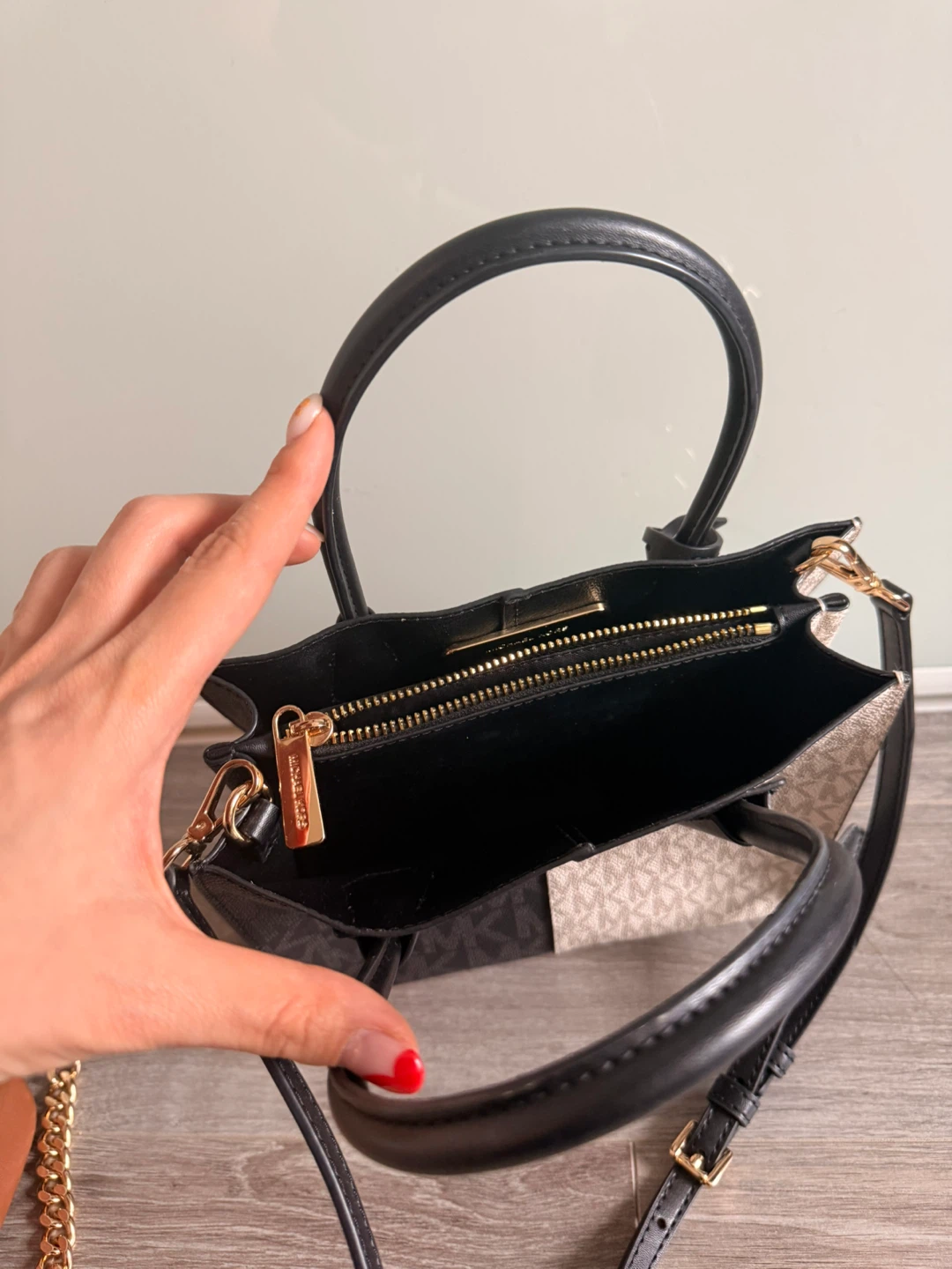 Michael Kors Small Satchel - photo 4