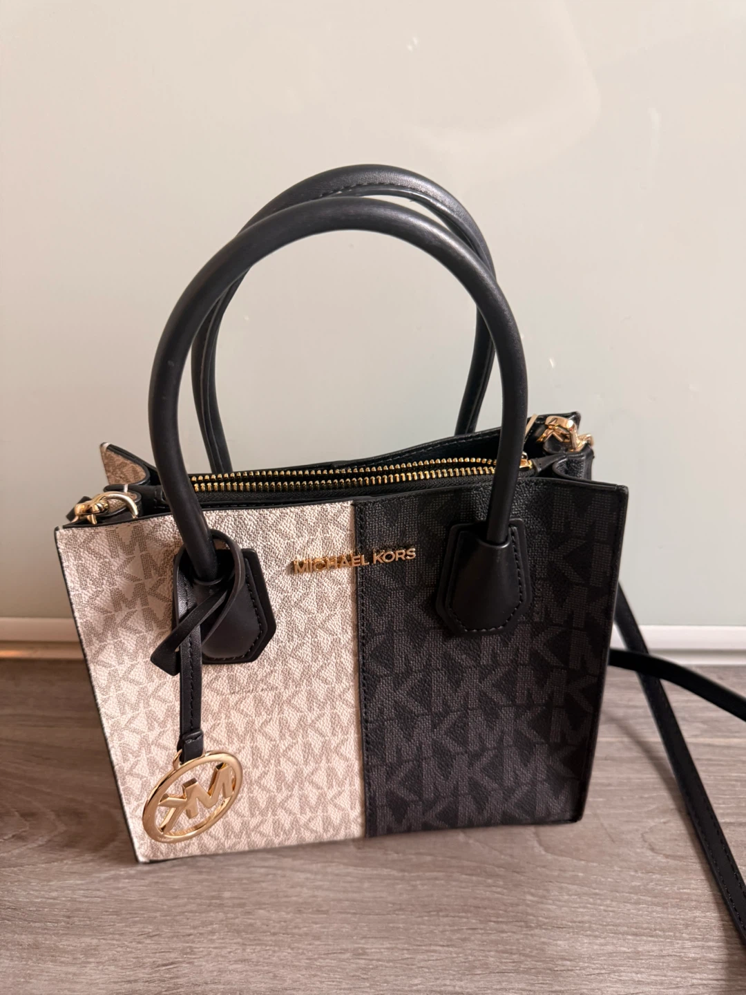 Michael Kors Small Satchel - photo 2