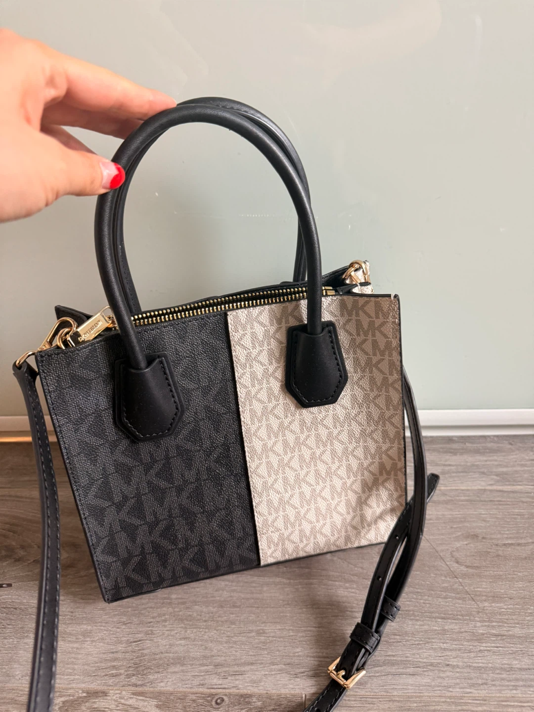 Michael Kors Small Satchel - photo 3