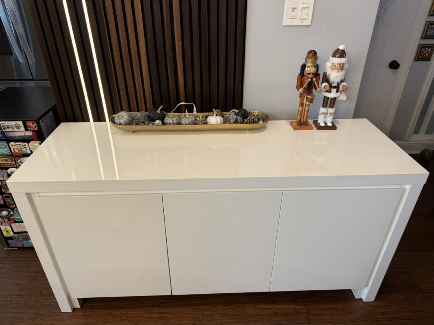 White Lacquer Buffet / Storage Cabinet / TV stand - photo 3