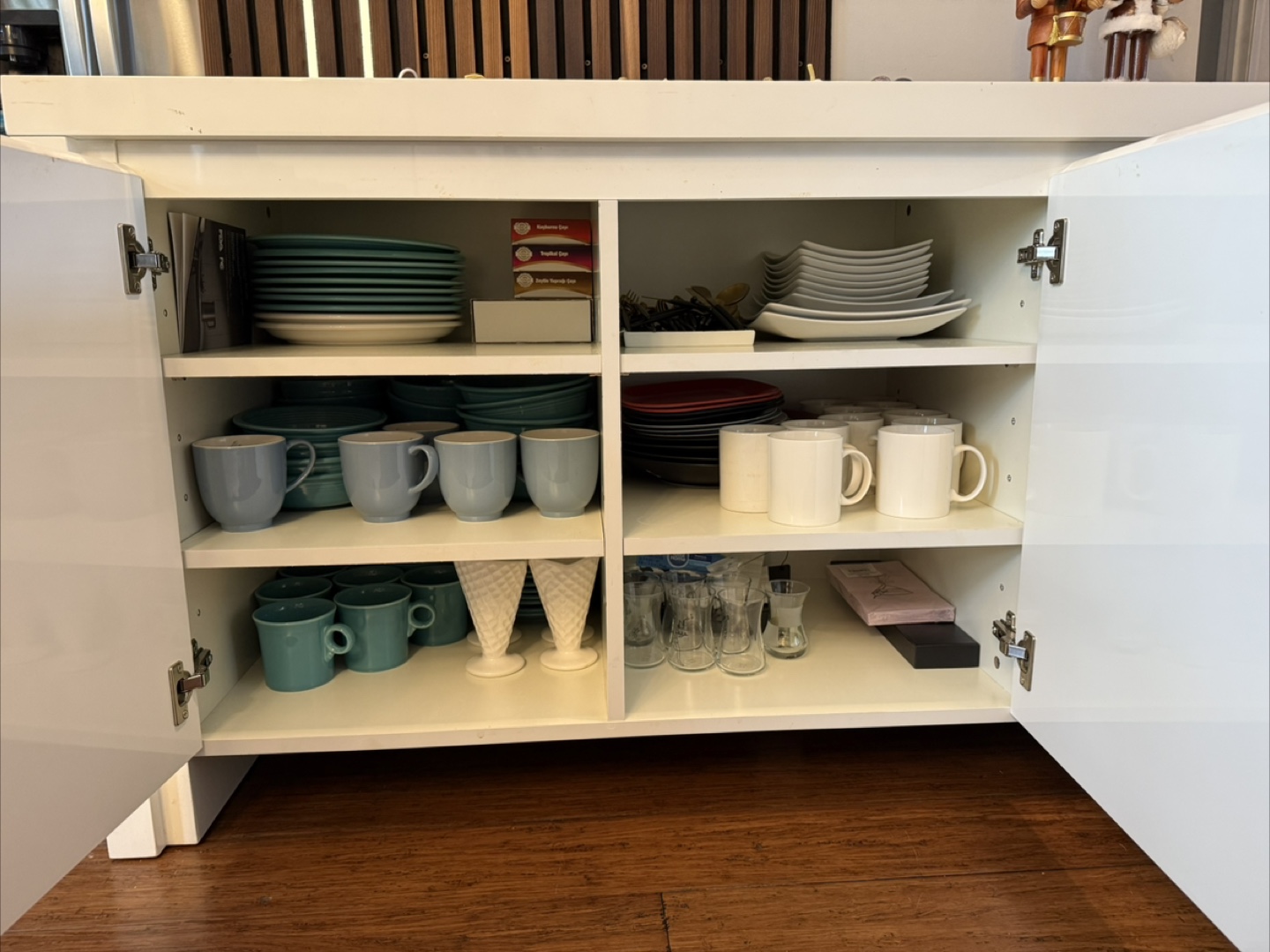 White Lacquer Buffet / Storage Cabinet / TV stand - photo 5
