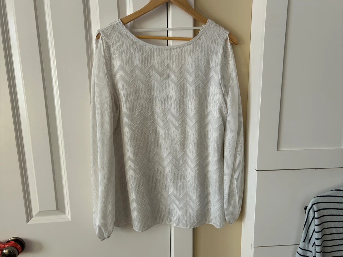 Joseph Ribkoff Blouse - Size 10 - photo 3