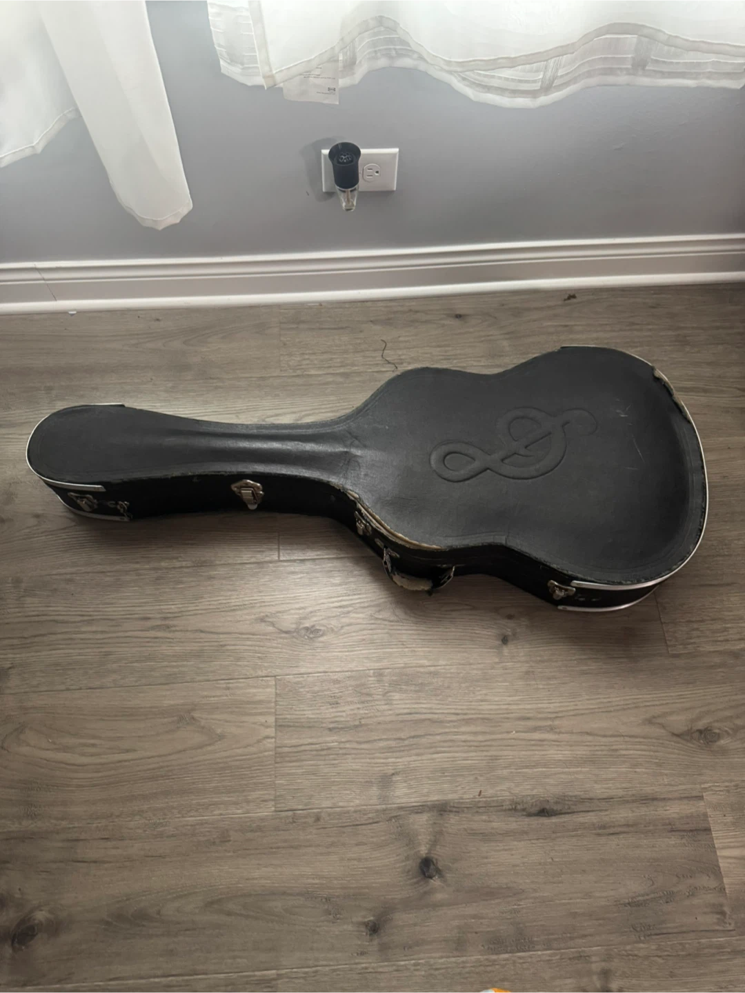 Acoustic Guitar w/ Fishman Preamp & Hardshell Case