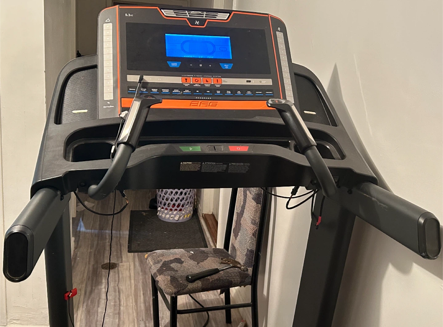 MaxComfort 5.3 AT Treadmill - photo 2