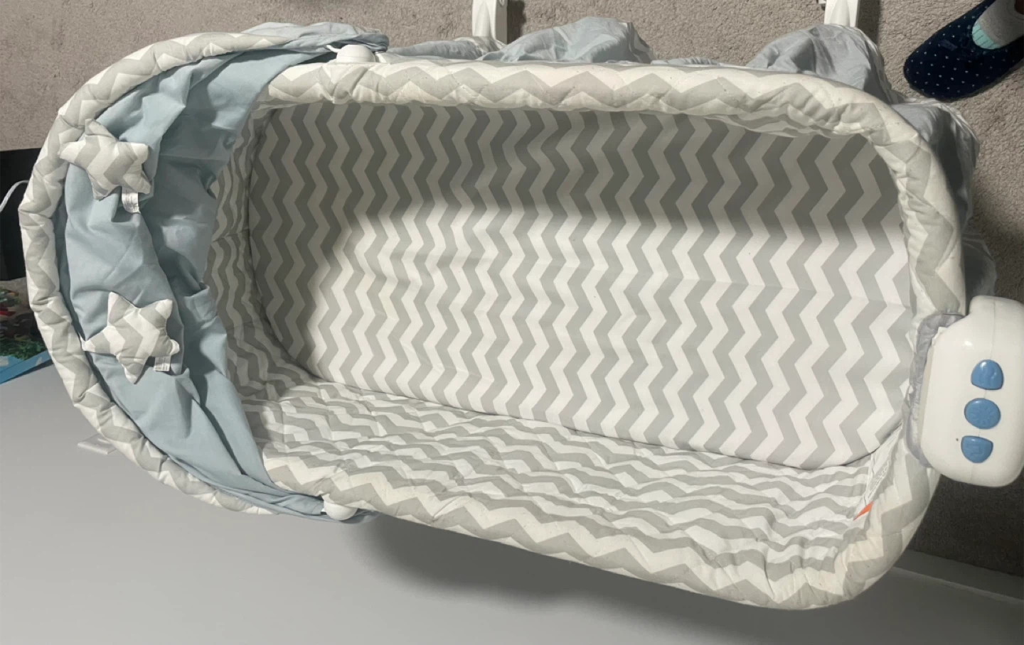 Bily Bassinet Petit Lit - Like New! - photo 3