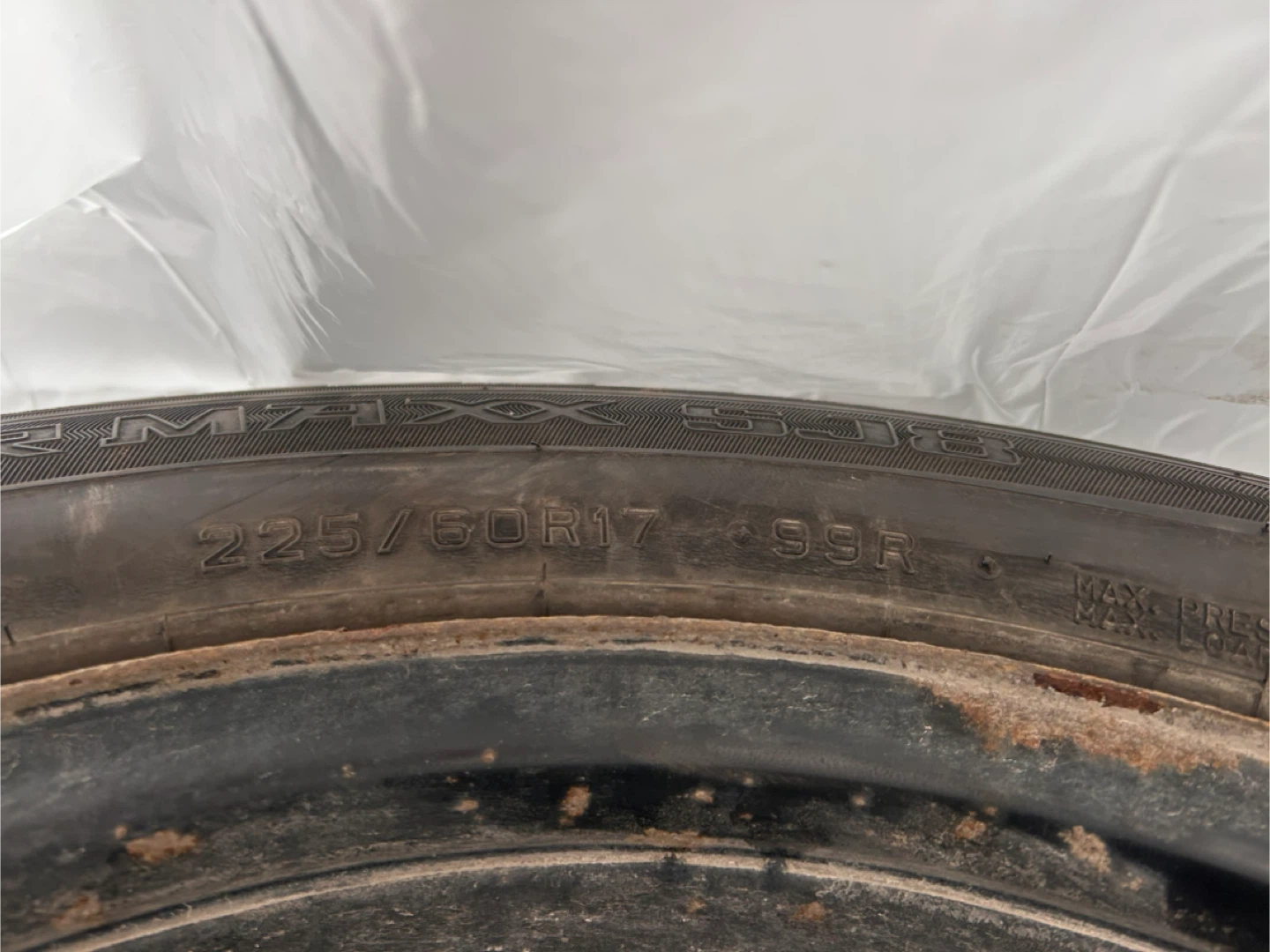 Dunlop 225/60R17 Winter Tire - photo 2