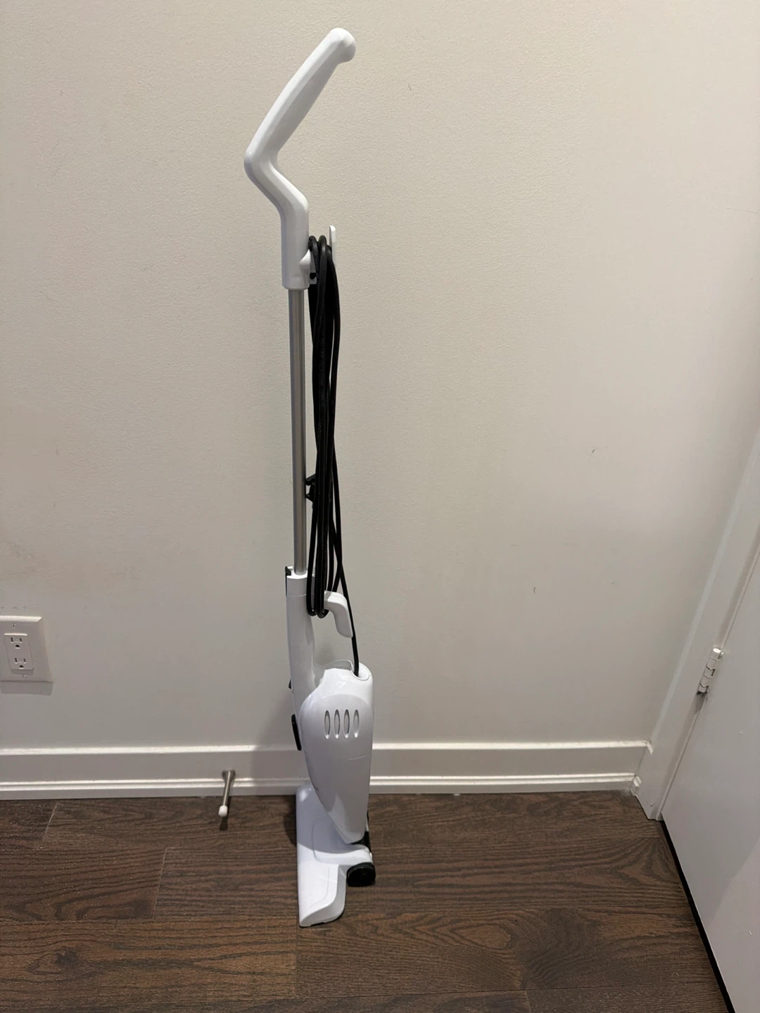 Bissell FeatherWeight Stick Lightweight Bagless Vacuum - photo 3