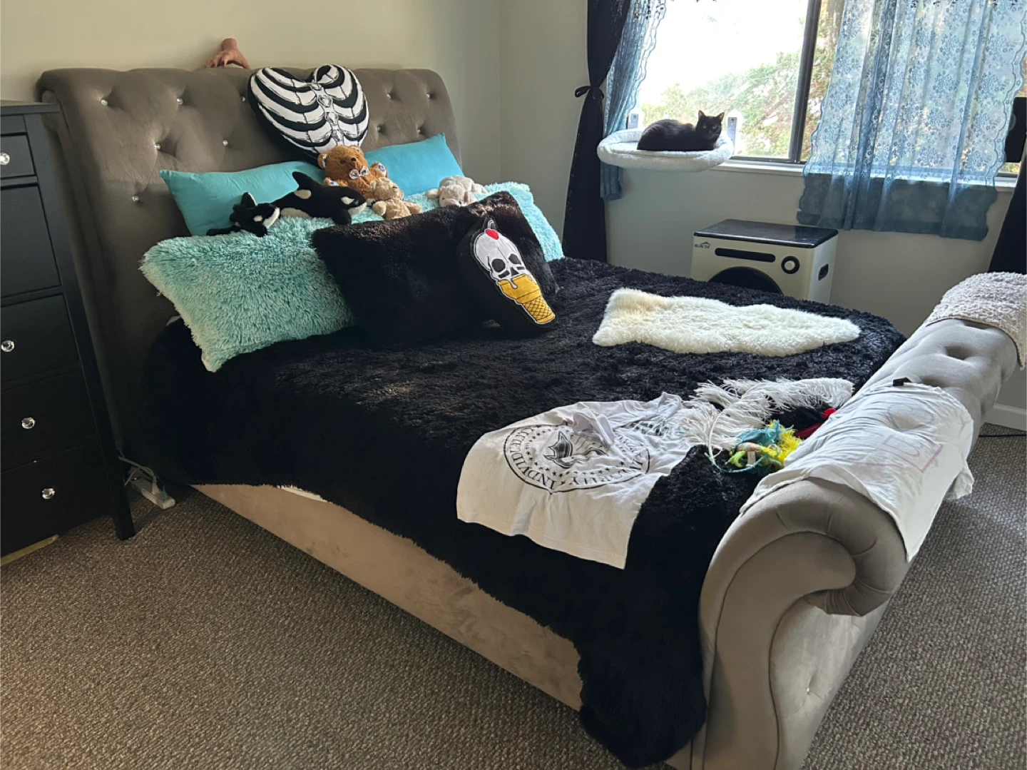 Queen Size Upholstered Platform Bed - Gray - photo 2