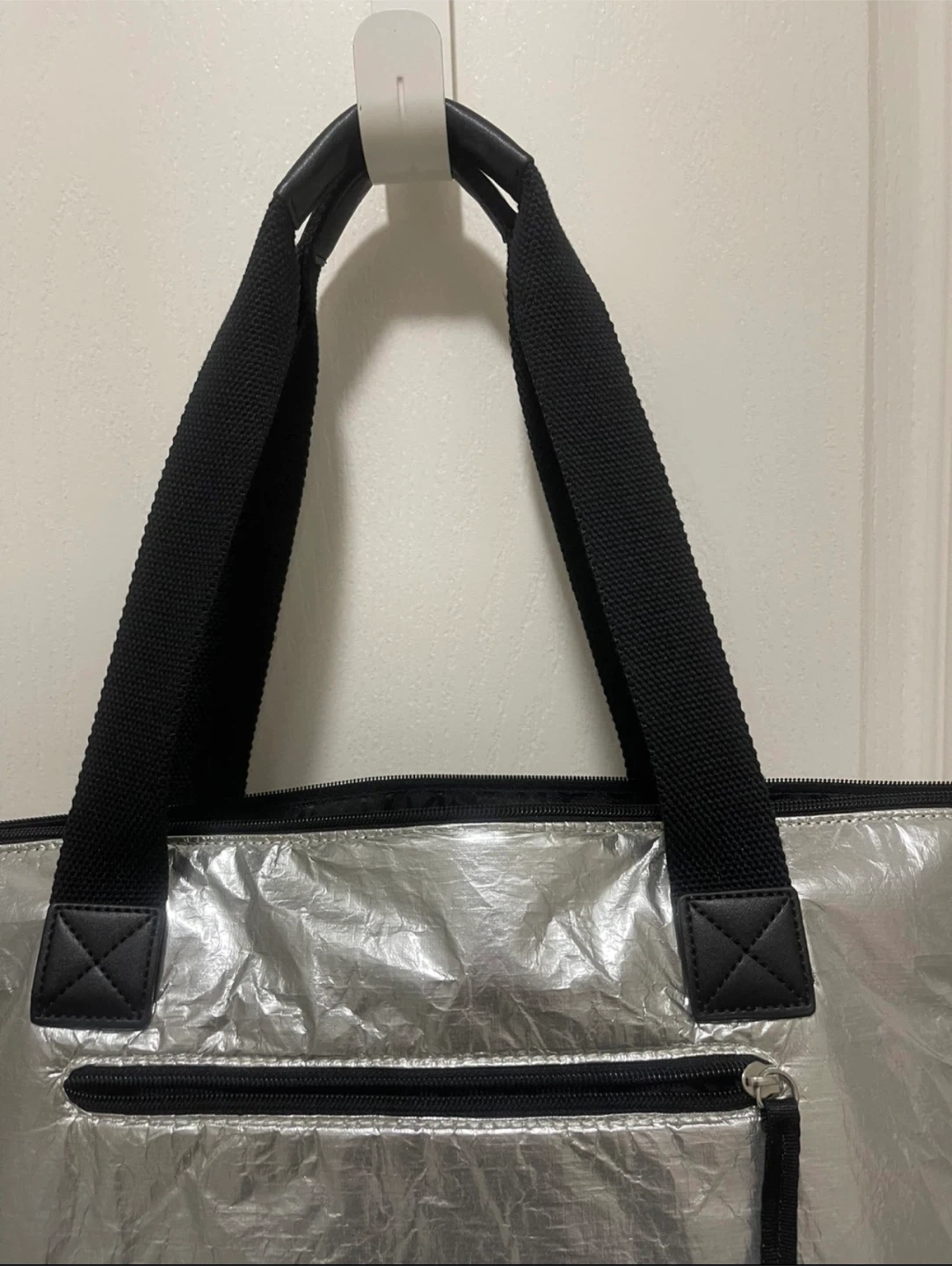 ***ADDED GIFTS*** plus REDUCED***Calvin Klein Silver Tote Bag - photo 5