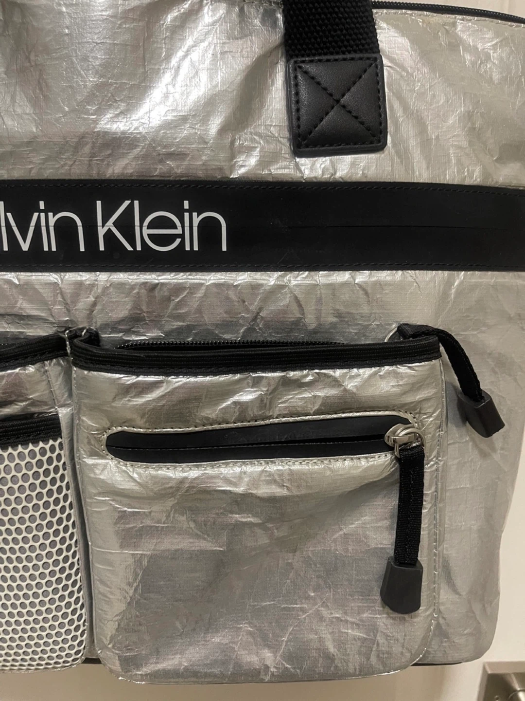 ***ADDED GIFTS*** plus REDUCED***Calvin Klein Silver Tote Bag - photo 3