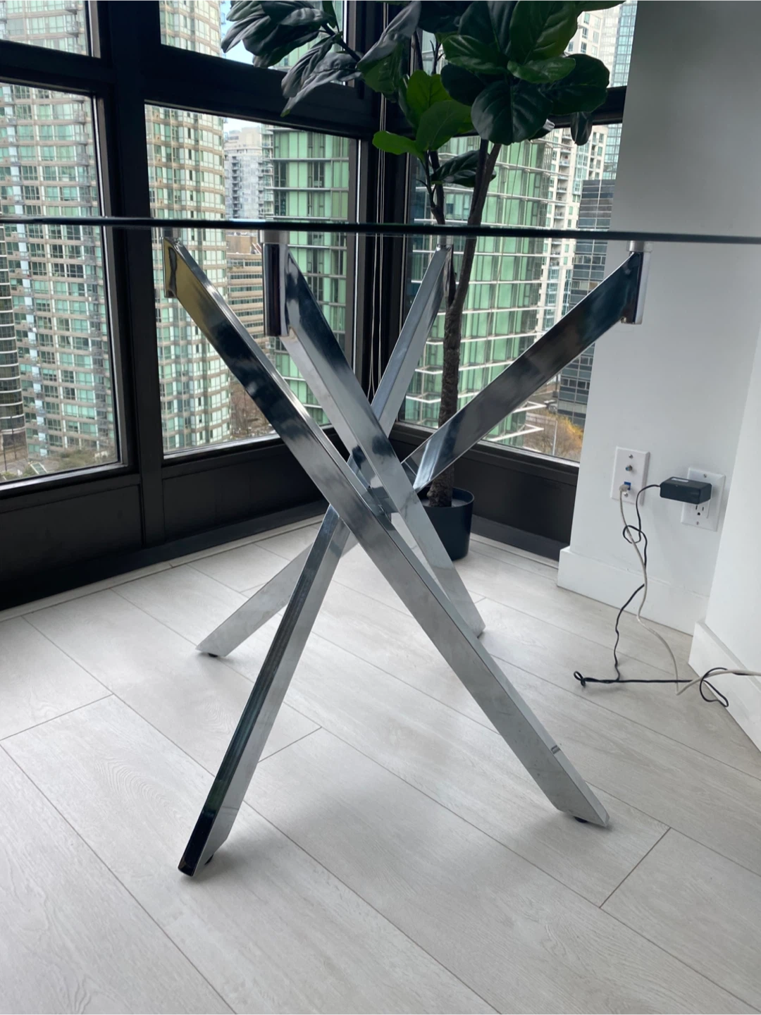 Round Glass Dining Table - photo 3