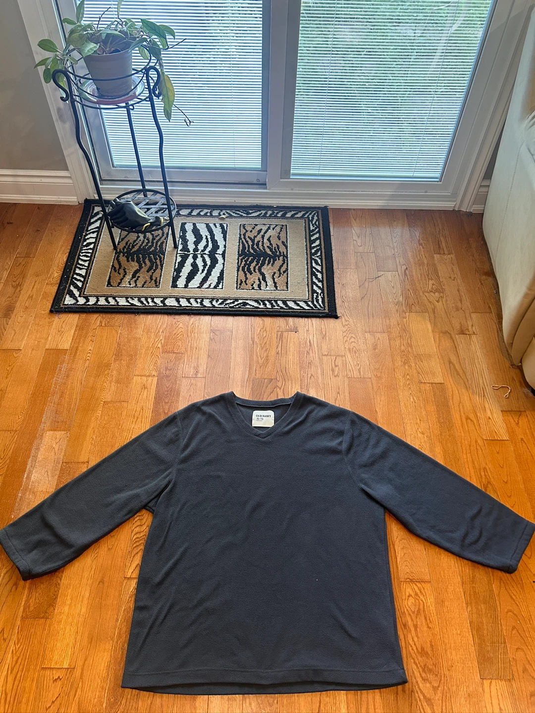 Old Navy Grey V-Neck Sweater - photo 2
