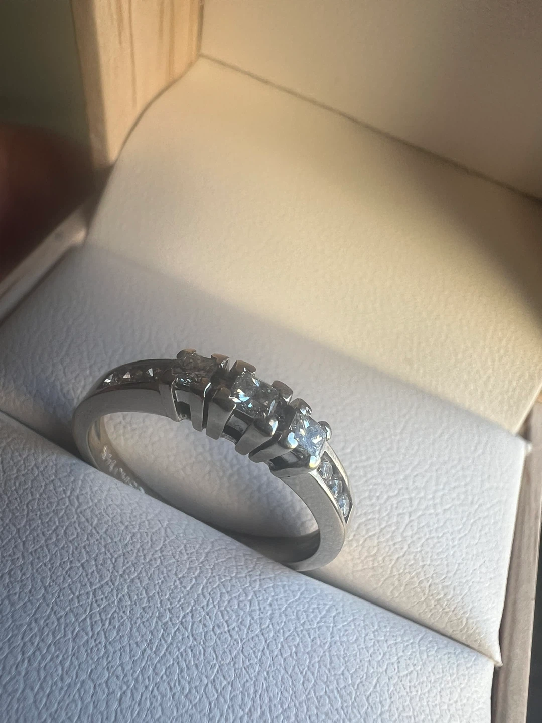 14K White Gold Diamond Ring - photo 2