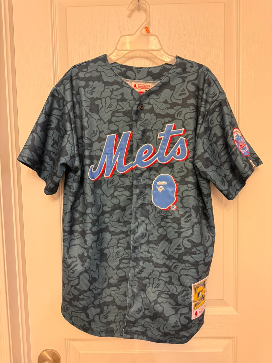 Brand new BAPE x Mitchell & Ness Mets Jersey size: S