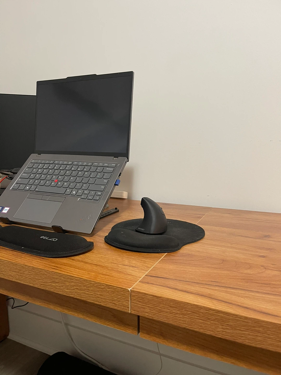 Office Desk - photo 4