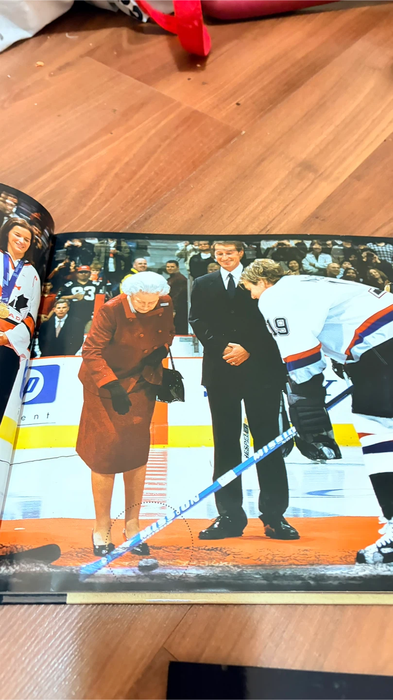 Vancouver Canucks Scrapbook - photo 4