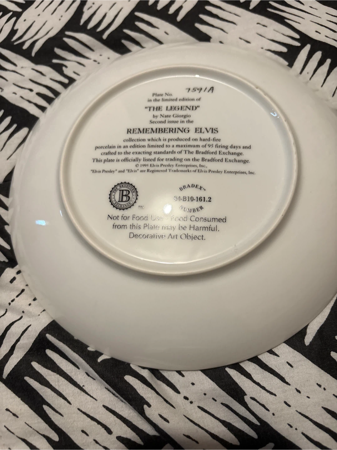 Remembering Elvis Plate - "The Legend" - photo 2