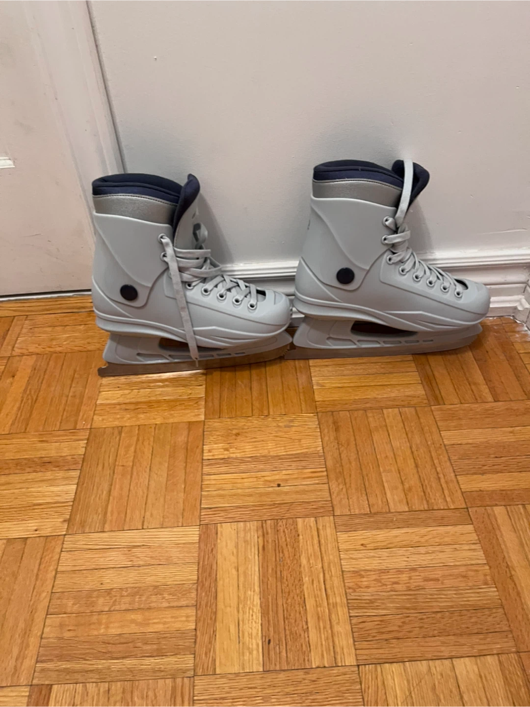 Oxelo Ice Skates - Size 7.5 (woman) and 6 (man) - photo 5