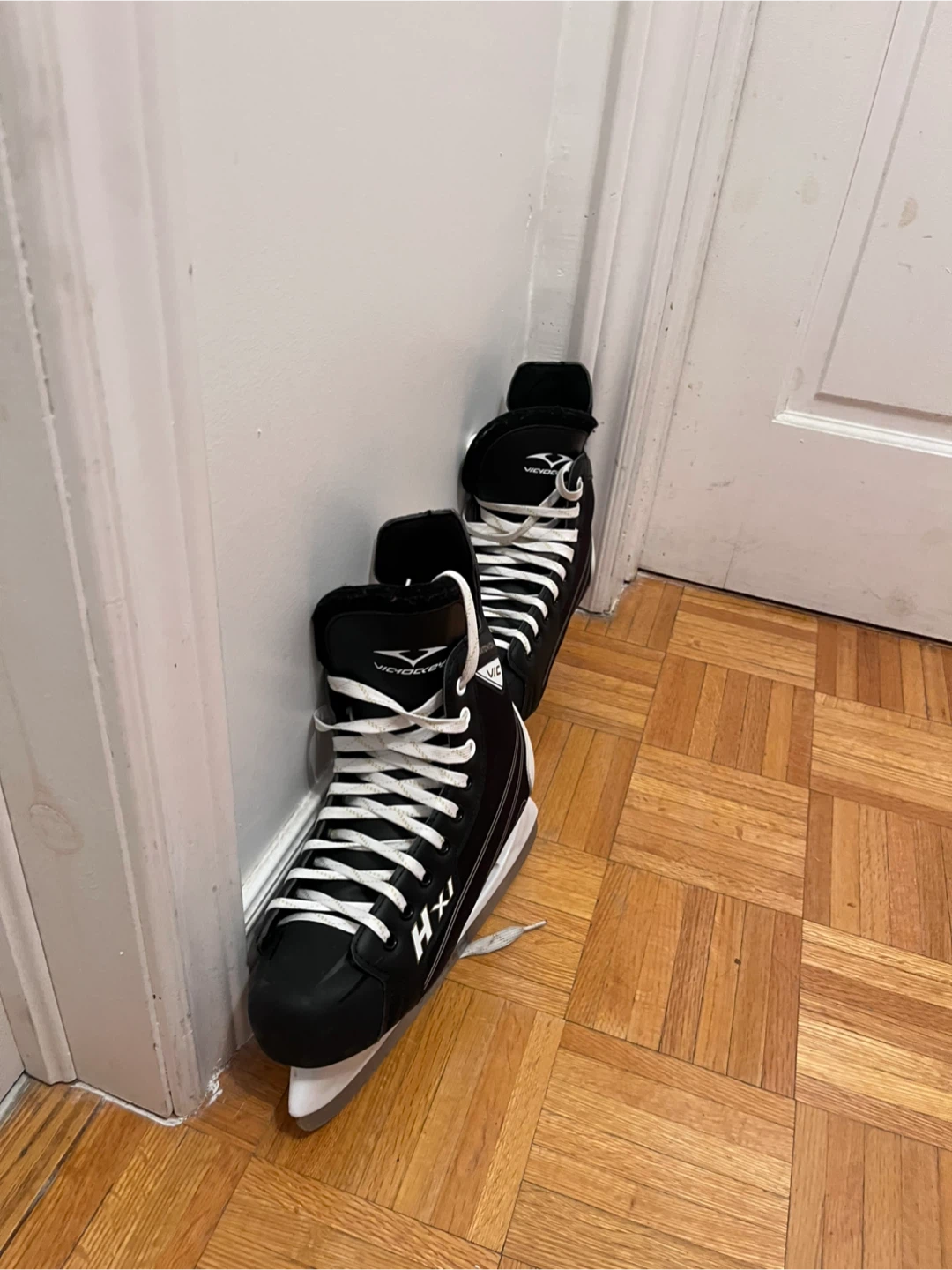 Vicklocker HXI Ice Skates - Size woman (8) - photo 3
