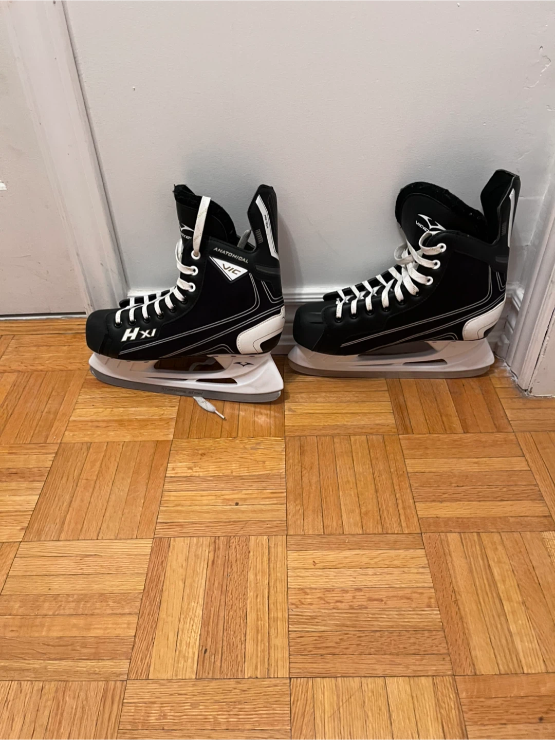 Vicklocker HXI Ice Skates - Size woman (8) - photo 2