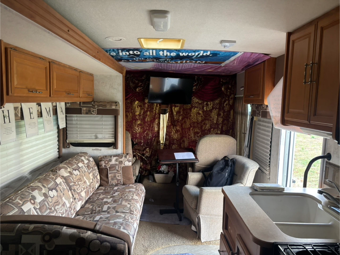Winnebago Sightseer RV - photo 3