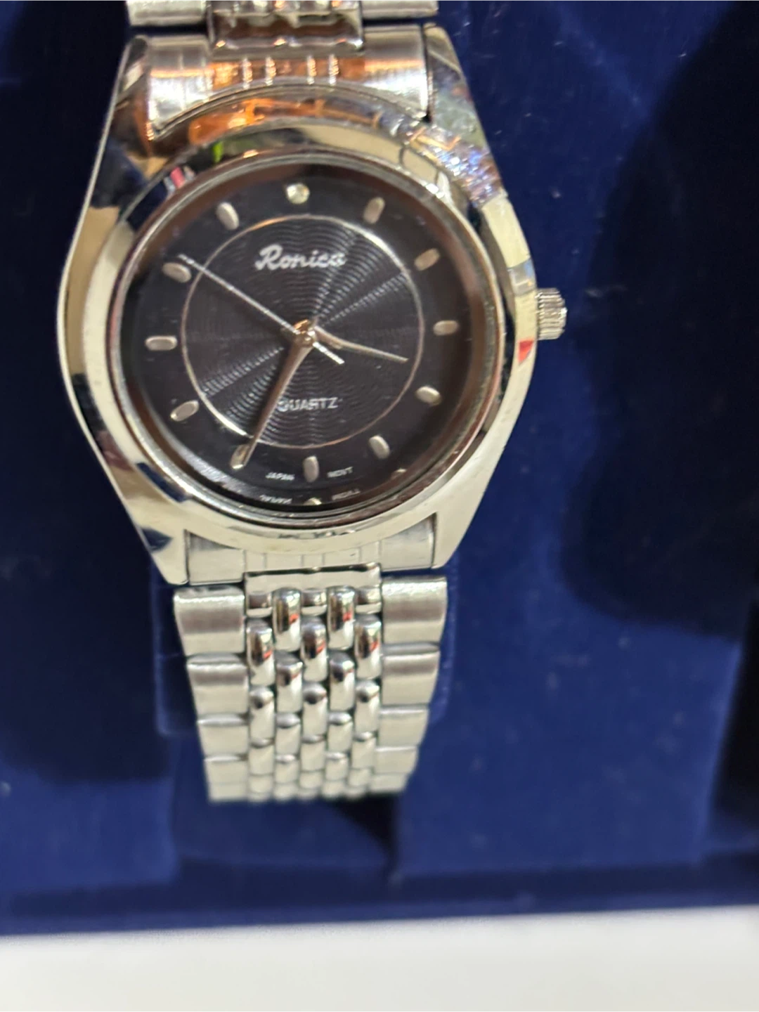 Ronica Quartz Watch Set with Box -need battery - photo 2