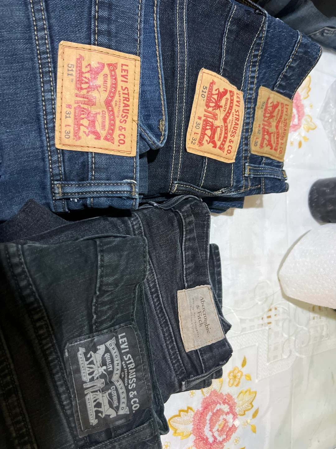 Levi's & Abercrombie Jeans - Sizes 30-32 todo por 50