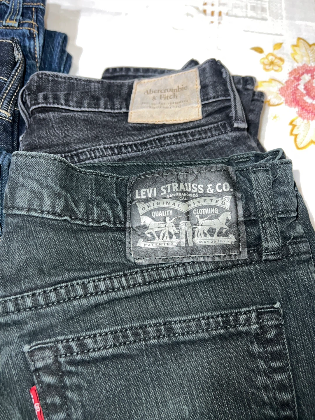 Levi's & Abercrombie Jeans - Sizes 30-32 todo por 50 - photo 3