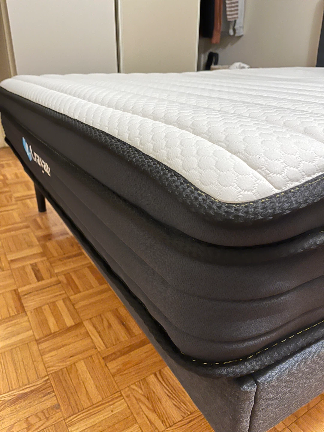Double 10” hybrid mattress and upholstery bed frame - photo 4