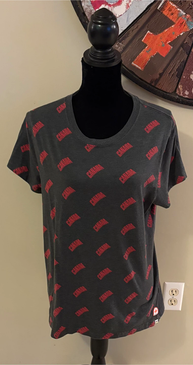 ✨✨Hudson's Bay Canada T-Shirt