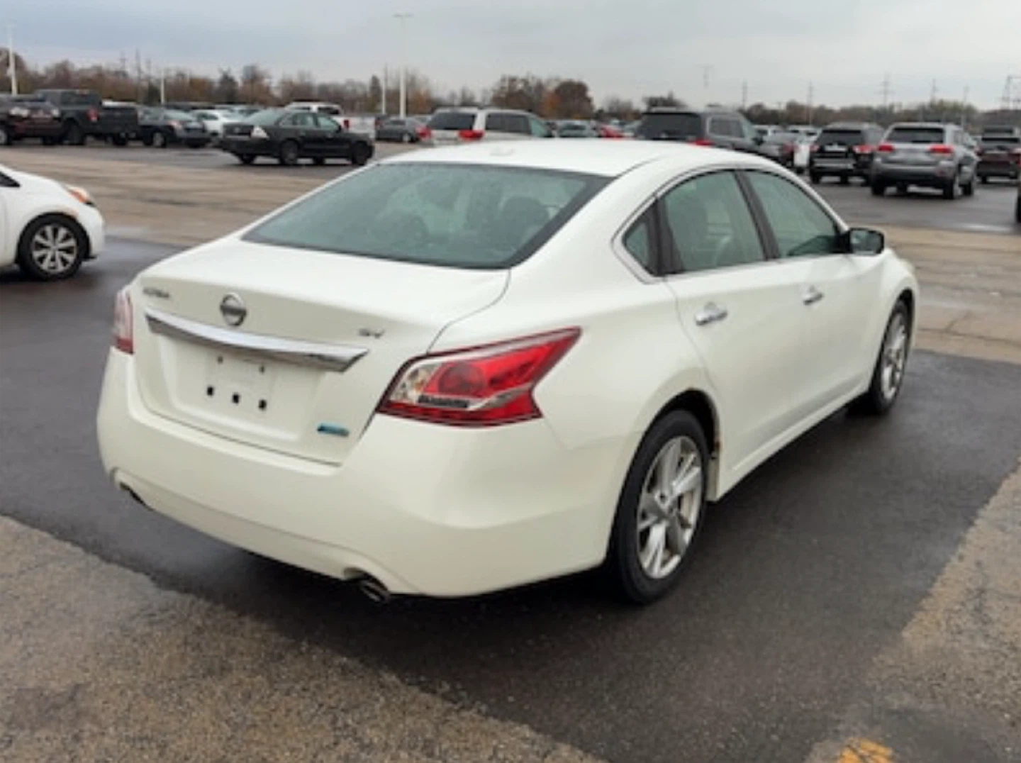 2013 Nissan Altima Sedan - White - photo 4