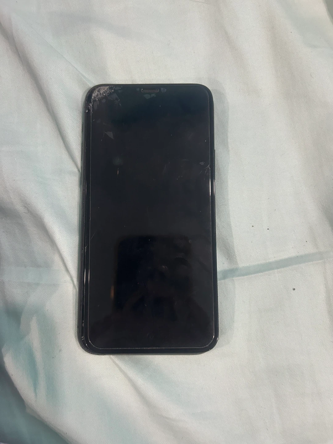 Damaged iPhone 11 Pro - 64 GB