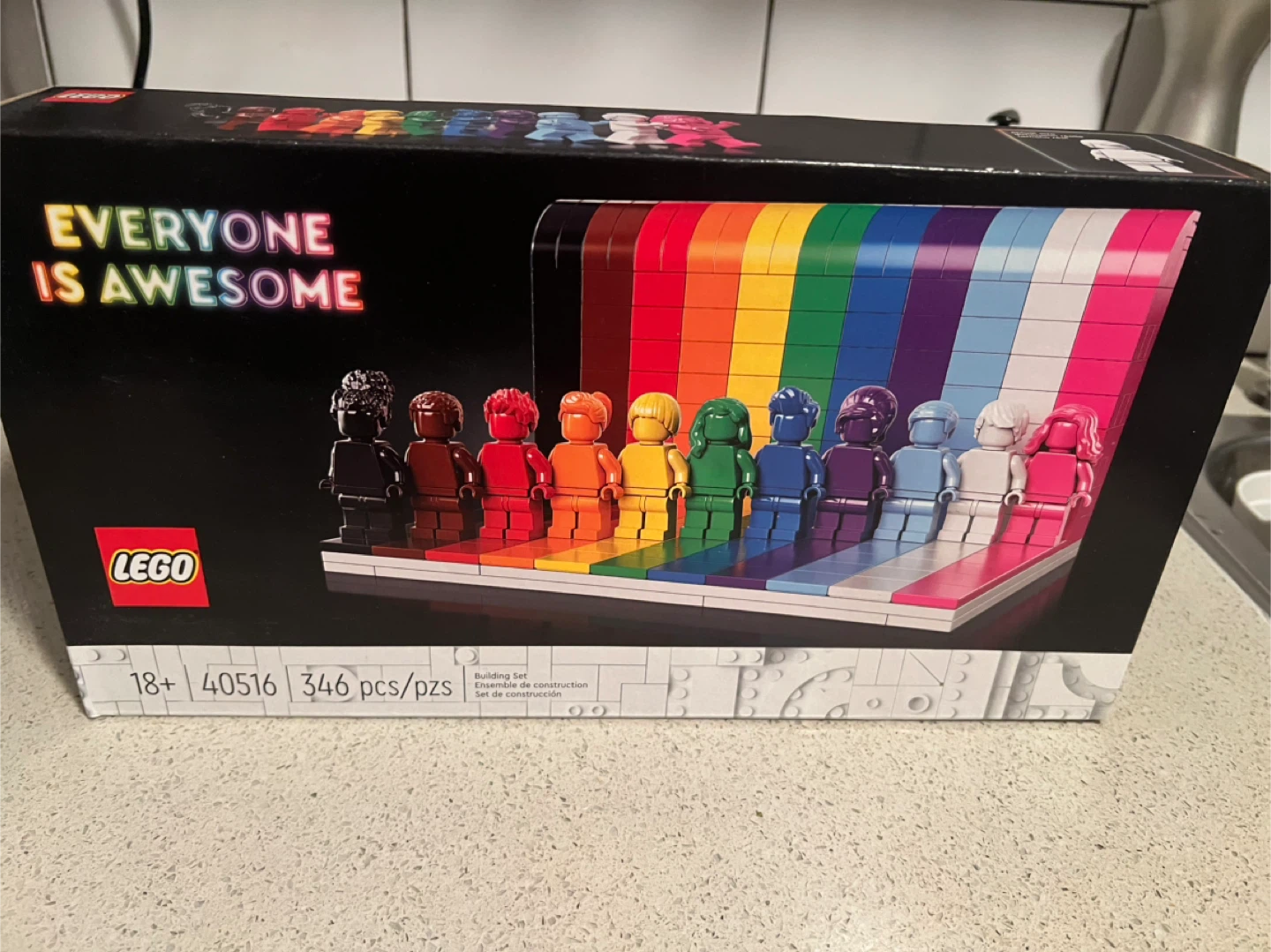 New LEGO Everyone is Awesome Set 40516