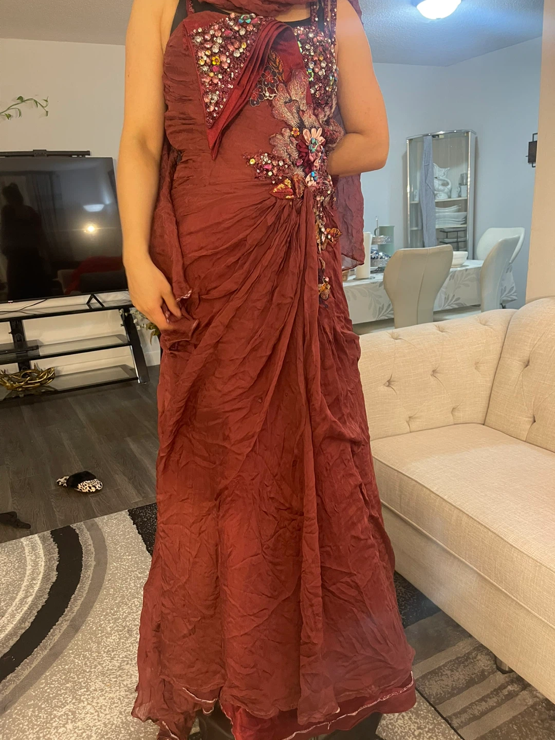 Elegant Burgundy Dress with Embellishments - photo 2